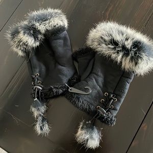 MWT Fingerless gloves with fur